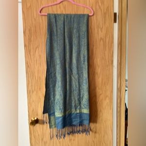 Lovely blue and yellow fringed scarf. 80x26.
